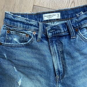 Abercrombie & Fitch Mom Short high-rise